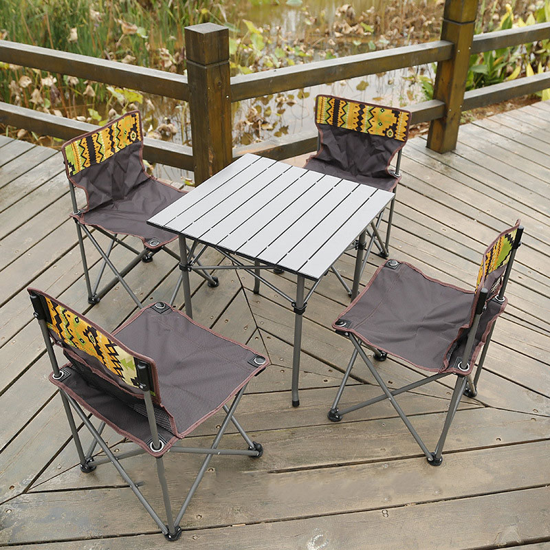 What Are The Advantages And Disadvantages Of Folding Tables?